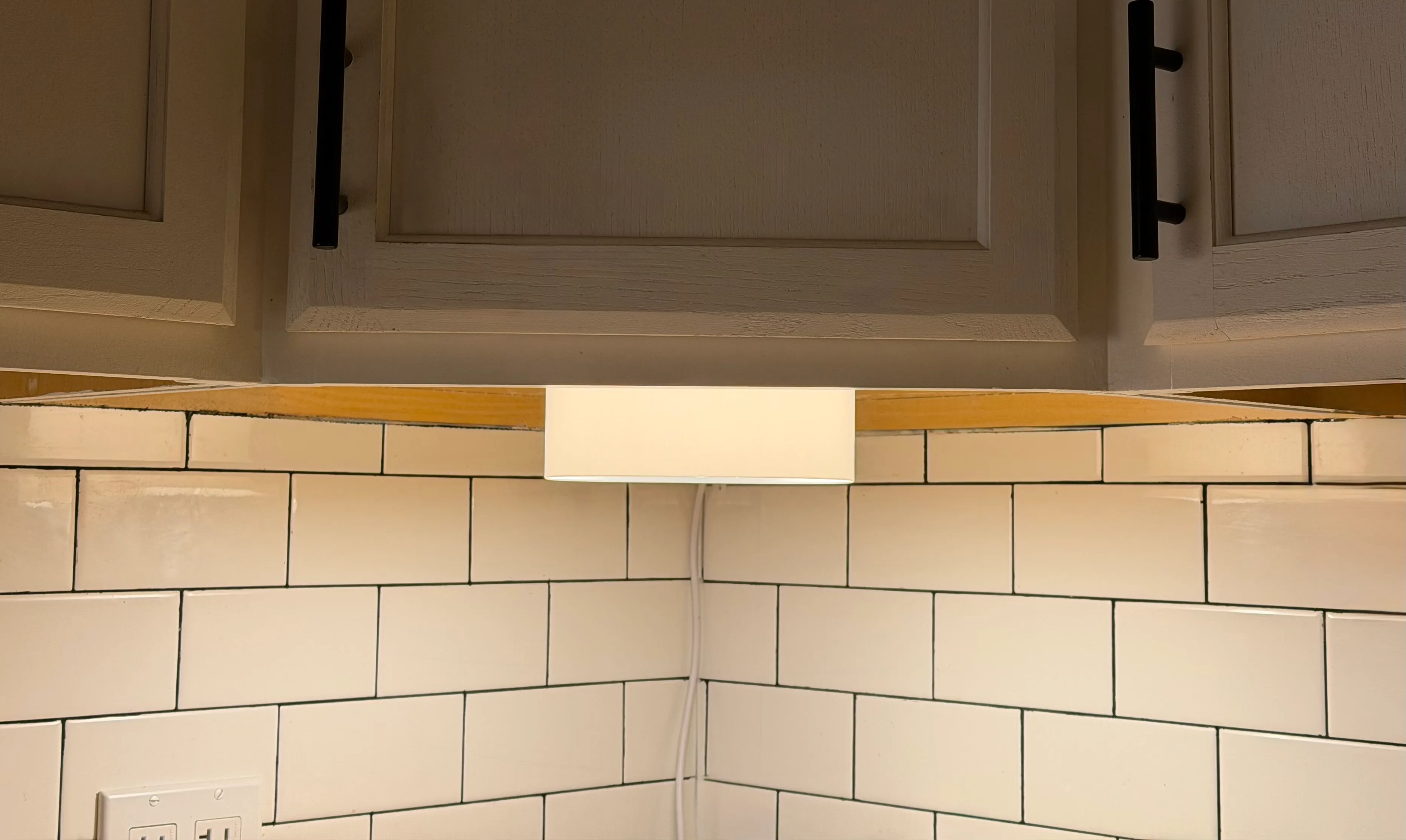 Cabinet lamp side view